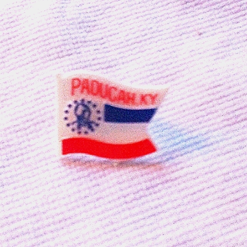 Vintage Paducah Kentucky lapel pin flag